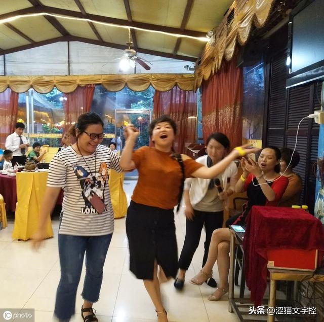 《抖音上做什么話題內(nèi)容比較容易火》