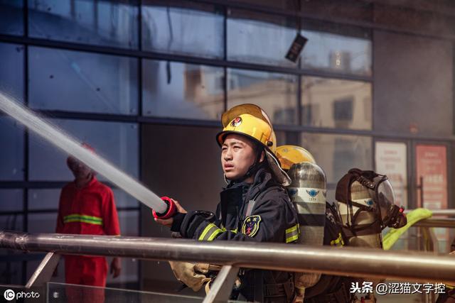 《抖音上做什么話題內(nèi)容比較容易火》
